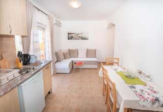 Апартаменты Beautiful modern apartment 150m from the sea Котор Апартаменты с 1 спальней-7