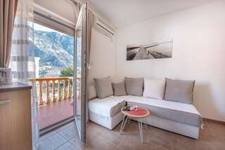 Апартаменты Beautiful modern apartment 150m from the sea Котор Апартаменты с 1 спальней-9