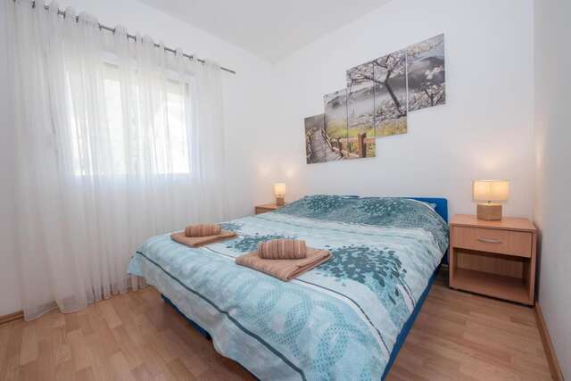 Апартаменты Beautiful modern apartment 150m from the sea Котор-4